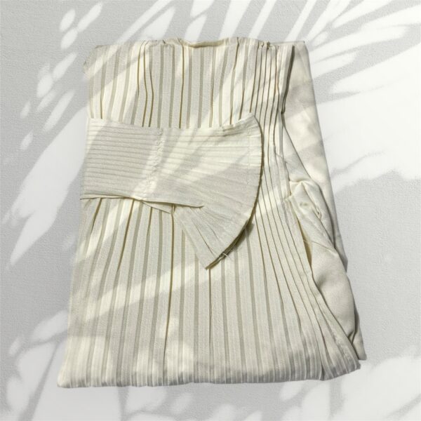 وقار ( نساء) - ثوب صلاة   Wave Wiqār – Women’s Prayer Garment  ربطة علي الجنب Tie side Color natural: اللون طبيعي 